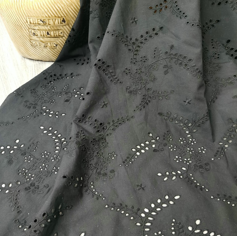 Sewing Eyelet Fabric - Yüksek kaliteli siyah oymalı işlemeli çiçekli